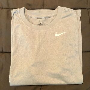 🩶🩶 NWT women’s Nike T-shirt, sz medium